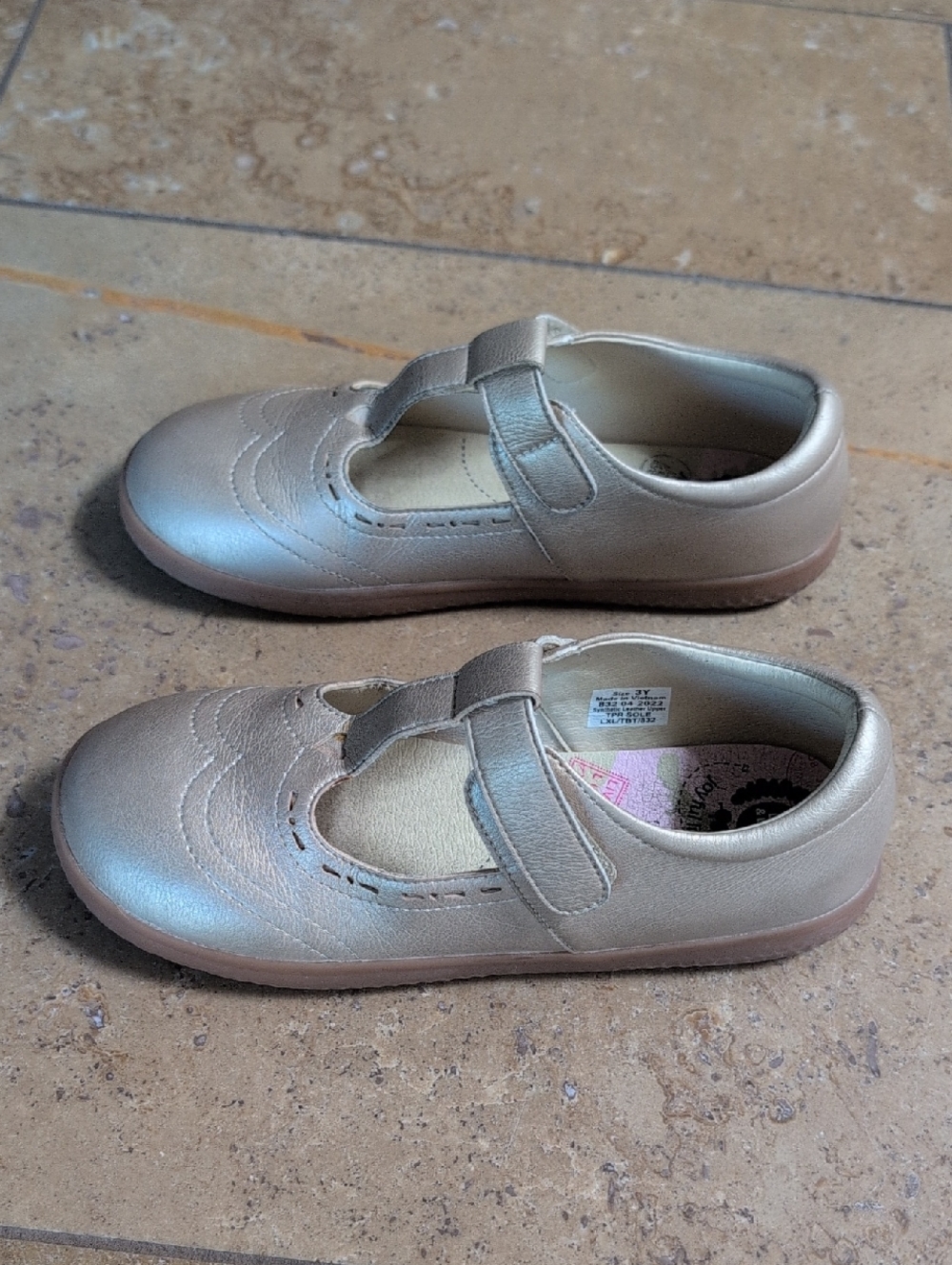 Livie and Luca girl Mary Jane shoes. Gold. Size 3Y. - Picture 2 of 8
